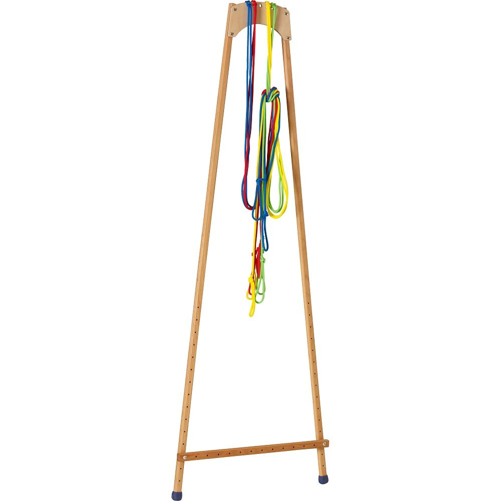 Holzgestell mit bunten Seilen. Dreibeinige Konstruktion mit Löchern. Seile hängen am oberen Teil.