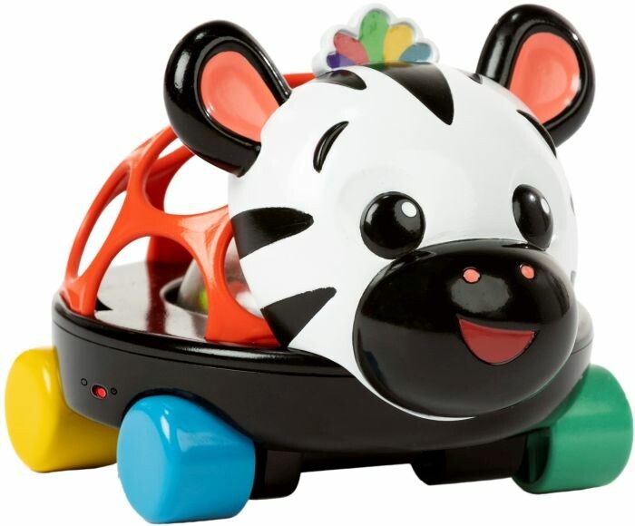 Spielzeug-Fahrzeug in Zebraform. Schwarz-weißes Gesicht, orangefarbener Käfig, farbige Räder. Ohren und Regenbogen-Haarschmuck.