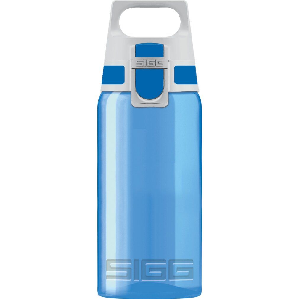 Blaue Trinkflasche mit weißem Deckel und Griff. Der Deckel hat einen blauen Verschluss. Das Logo ist auf der Flasche sichtbar.