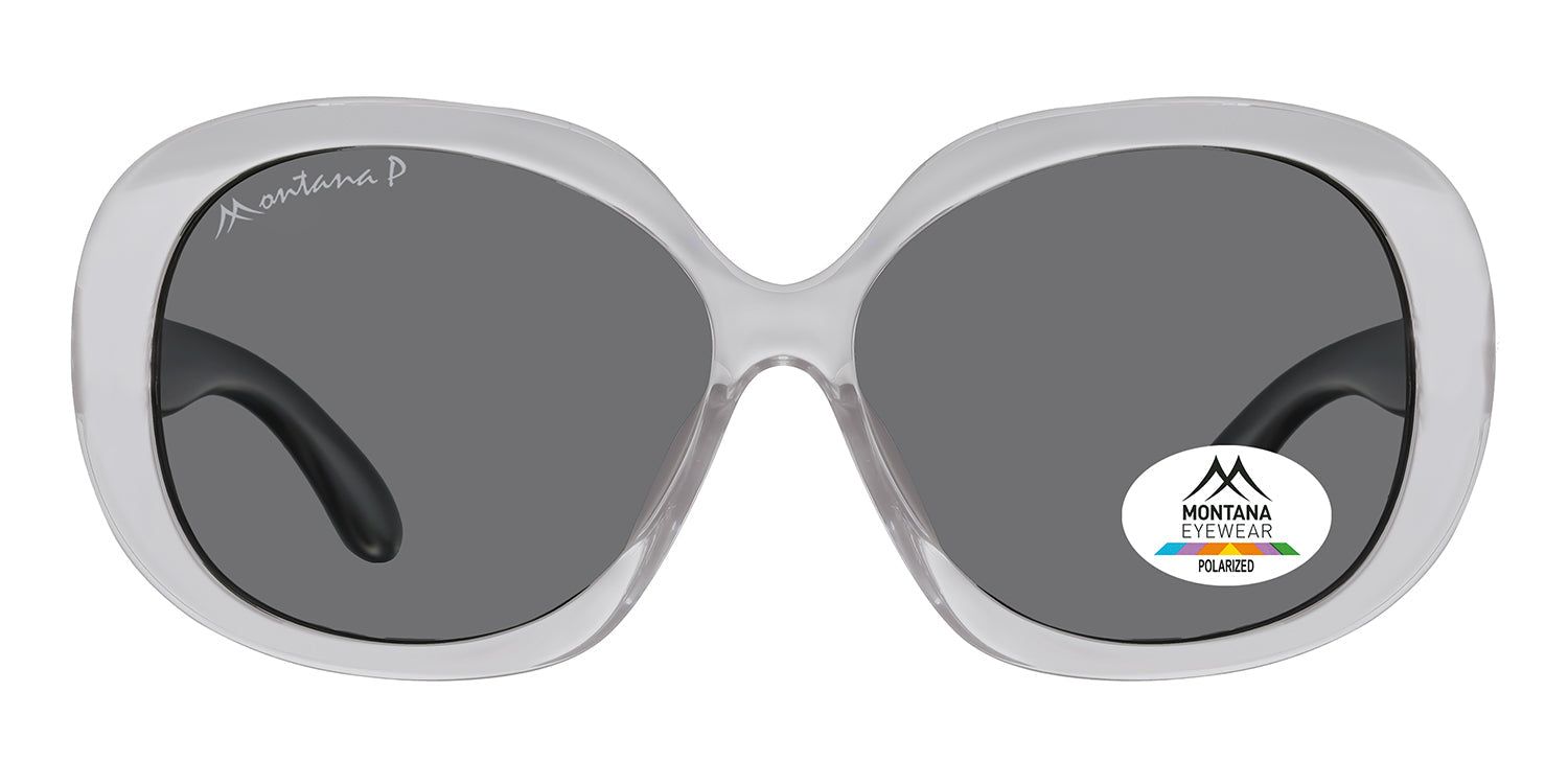 Sonnenbrille mit grau getönten Gläsern und hellem Rahmen. Auf einem Glas befindet sich ein Aufkleber mit dem Logo von Montana Eyewear.