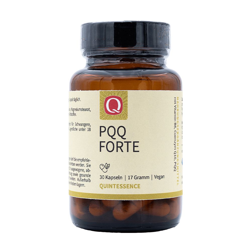 Braune Glasflasche mit Kapseln. Etikett mit "PQQ FORTE", "30 Kapseln", "Vegan" und "Quintessence".