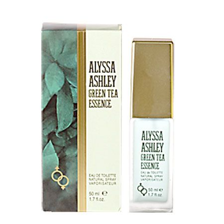 Alyssa Ashley Green Tea Essence EdT-Spray. Flakon und Schachtel. Grün und goldfarben. Aufschrift: Alyssa Ashley, Green Tea Essence, 50 ml.