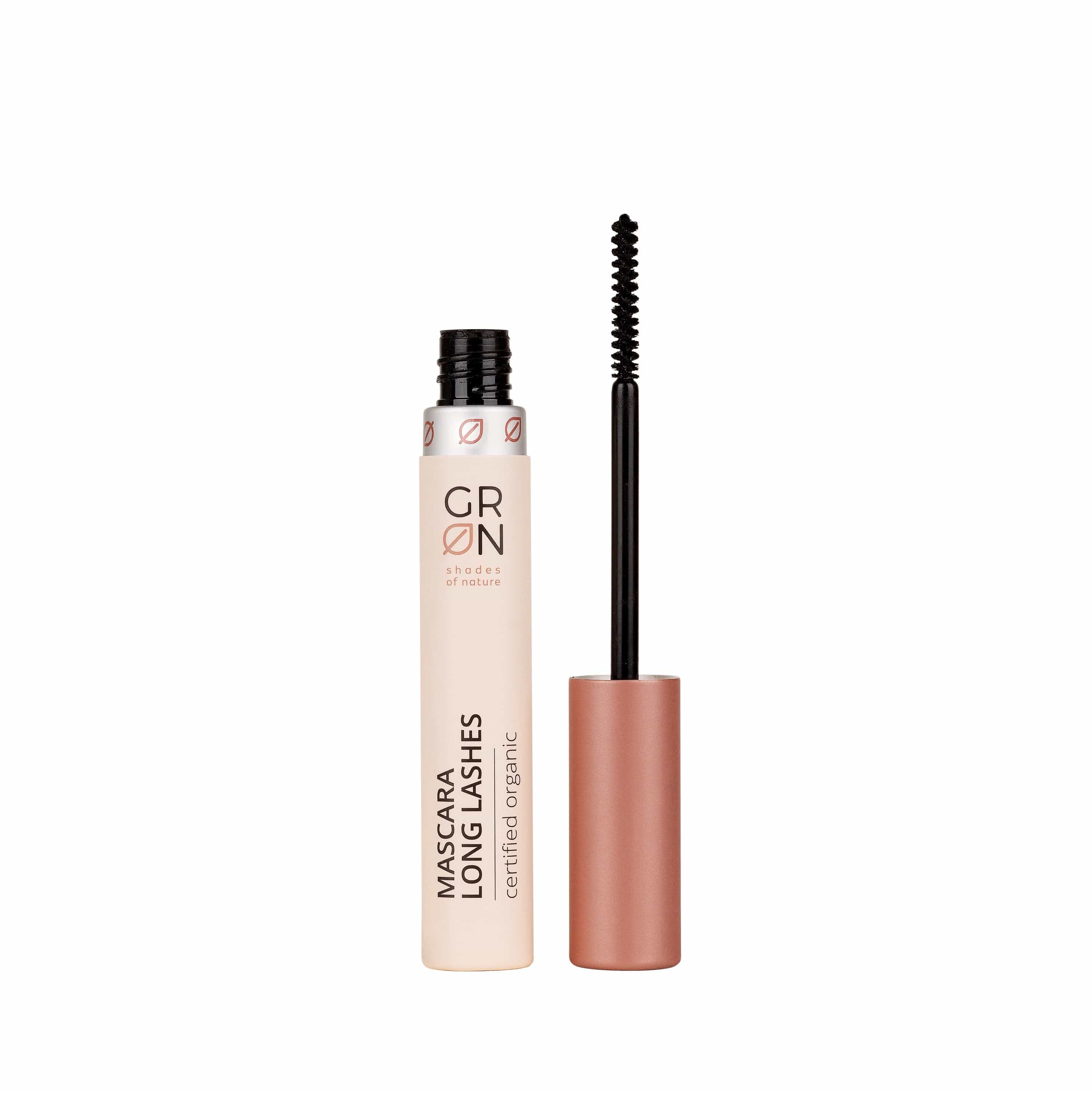 Mascara-Tube mit Bürste. Aufschrift: GRN, Mascara Long Lashes, zertifiziert organisch. Schwarze Bürste, rosafarbener Deckel.