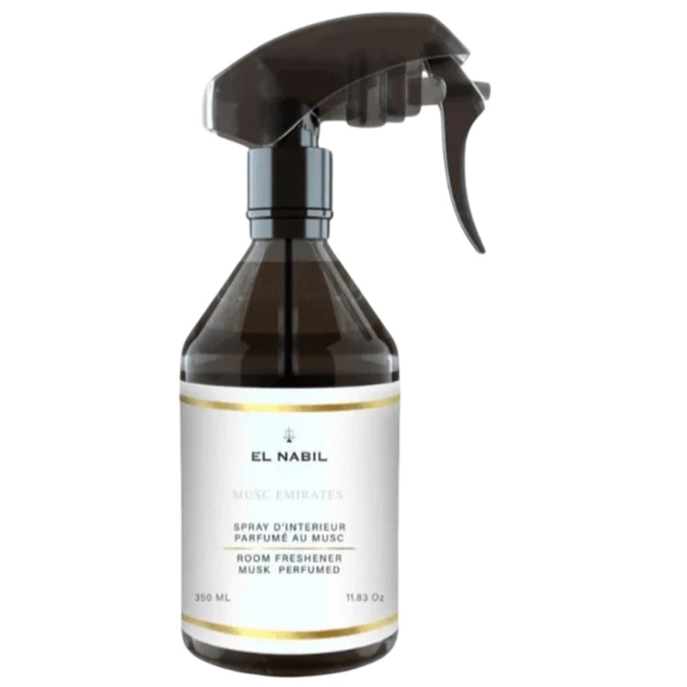 Raumspray-Flasche mit Sprühkopf. Auf dem Etikett steht "EL NABIL", "MUSC EMIRATES" und "ROOM FRESHENER MUSK PERFUMED".