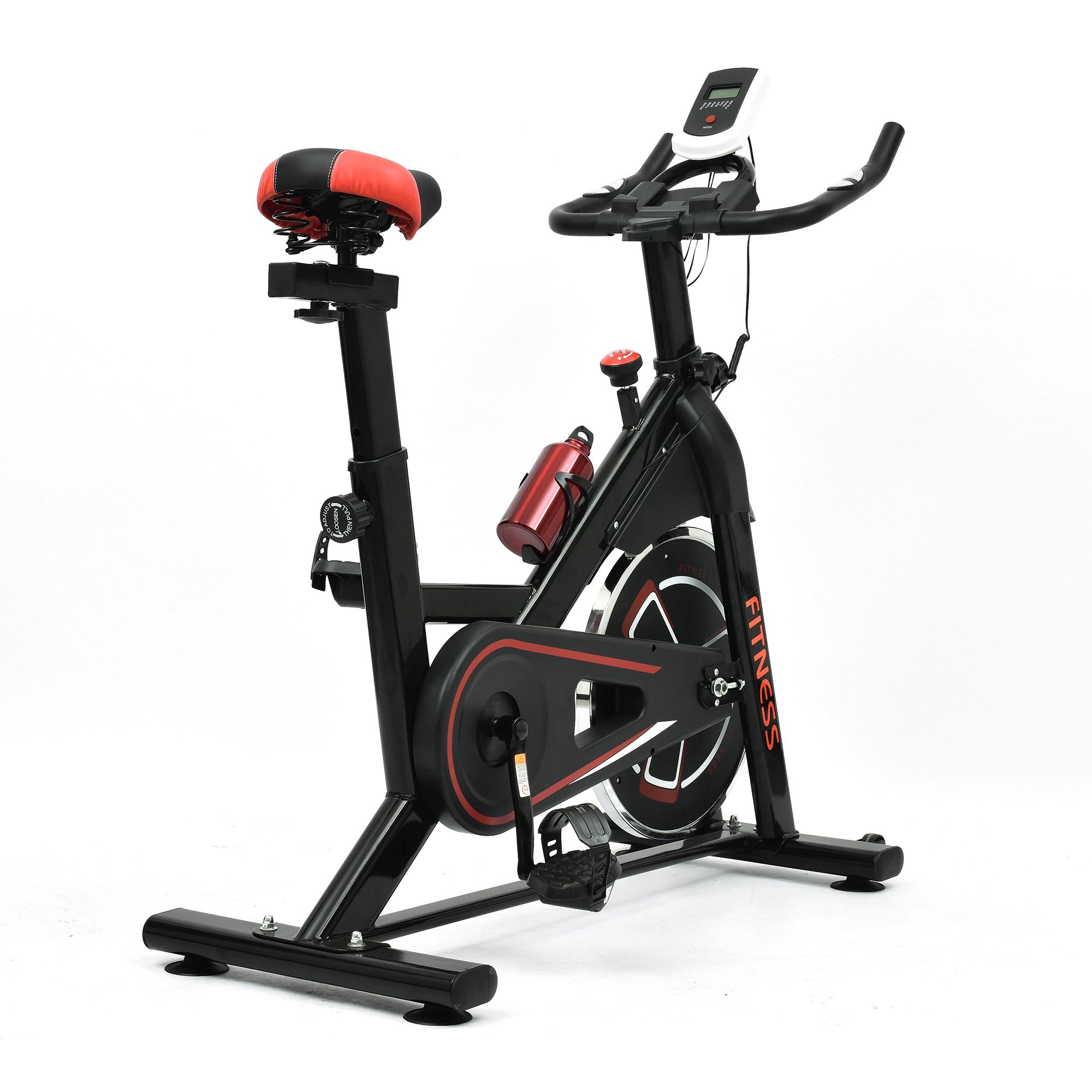 Indoor-Spinning-Bike mit schwarzem Rahmen, rotem Sattel und digitaler Anzeige. Inklusive Flaschenhalter.