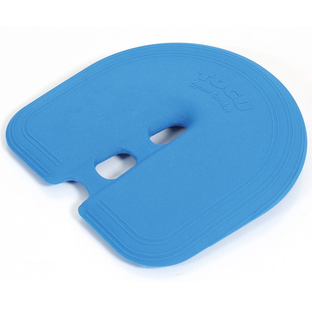 Blaues, hufeisenförmiges Sitzkissen mit Aussparungen und eingeprägtem Logo.