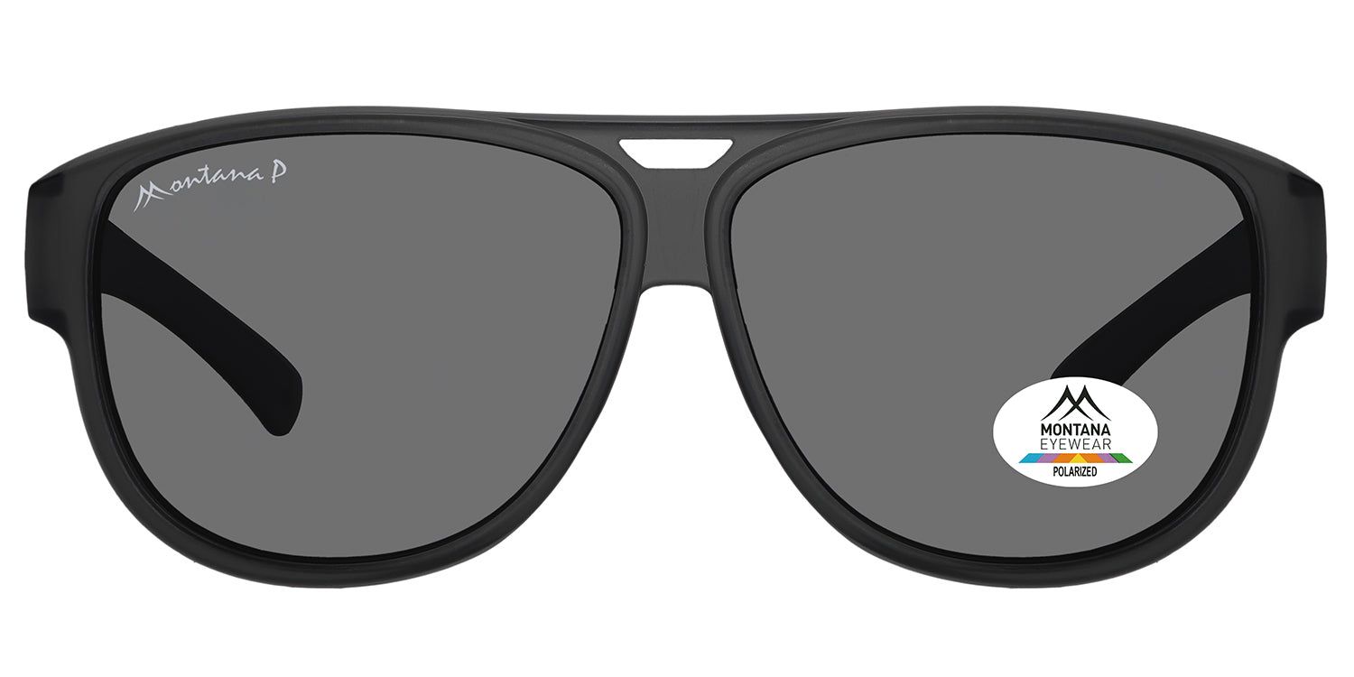 Schwarze Sonnen-Überbrille. Graue Gläser. Montana Eyewear Logo auf dem Bügel und Glas. Polarisierte Gläser.