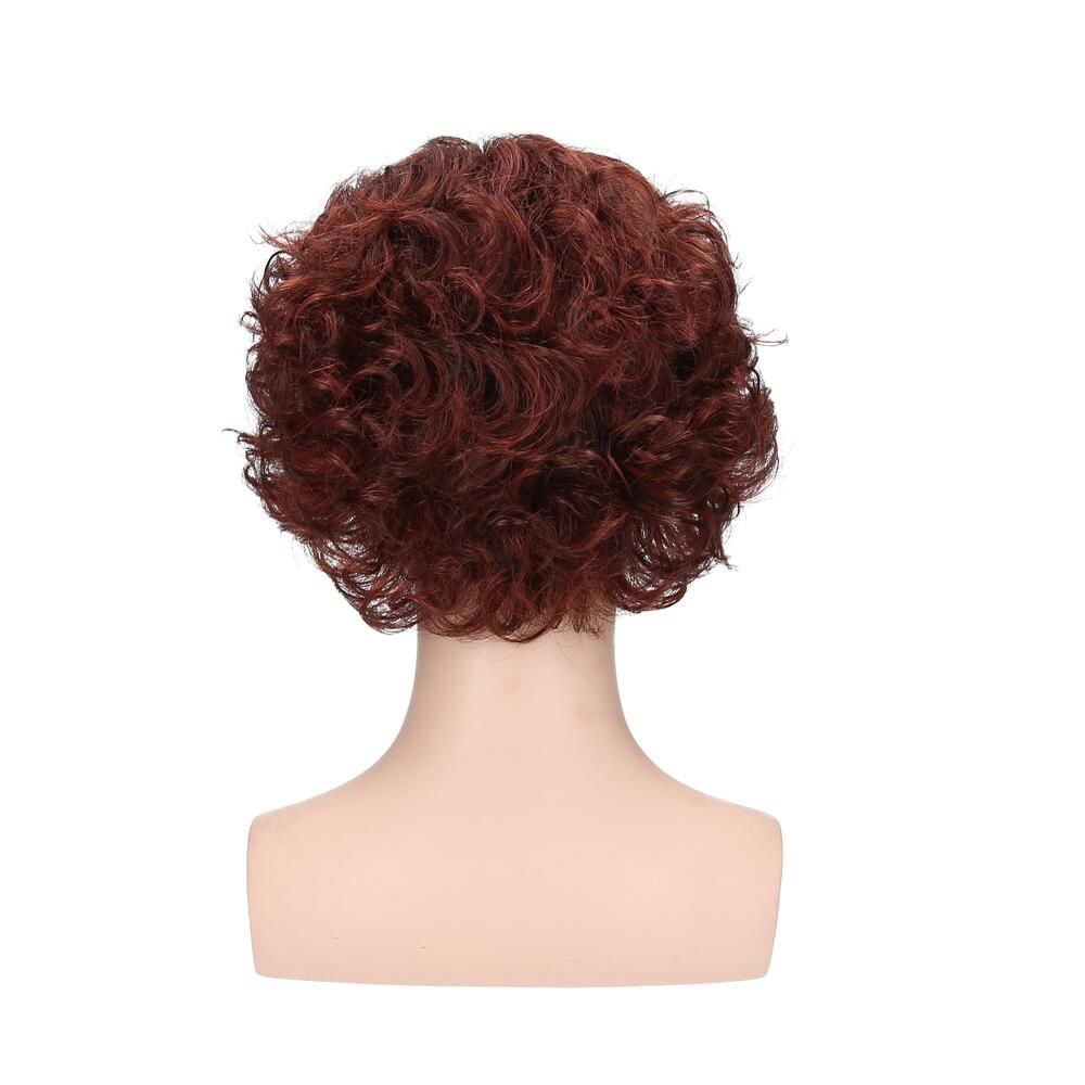 Perücke Maryna von Lofty, rotbraunes, lockiges Haar, auf einem Schaufensterkopf. Rückansicht.