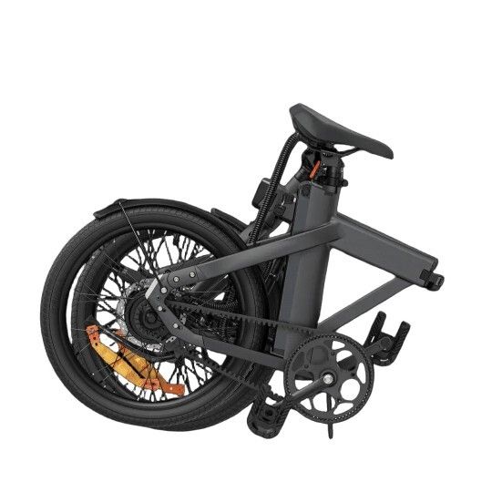 Gefaltetes E-Bike, schwarz. Räder und Rahmen sind sichtbar. Auf hellem Hintergrund.