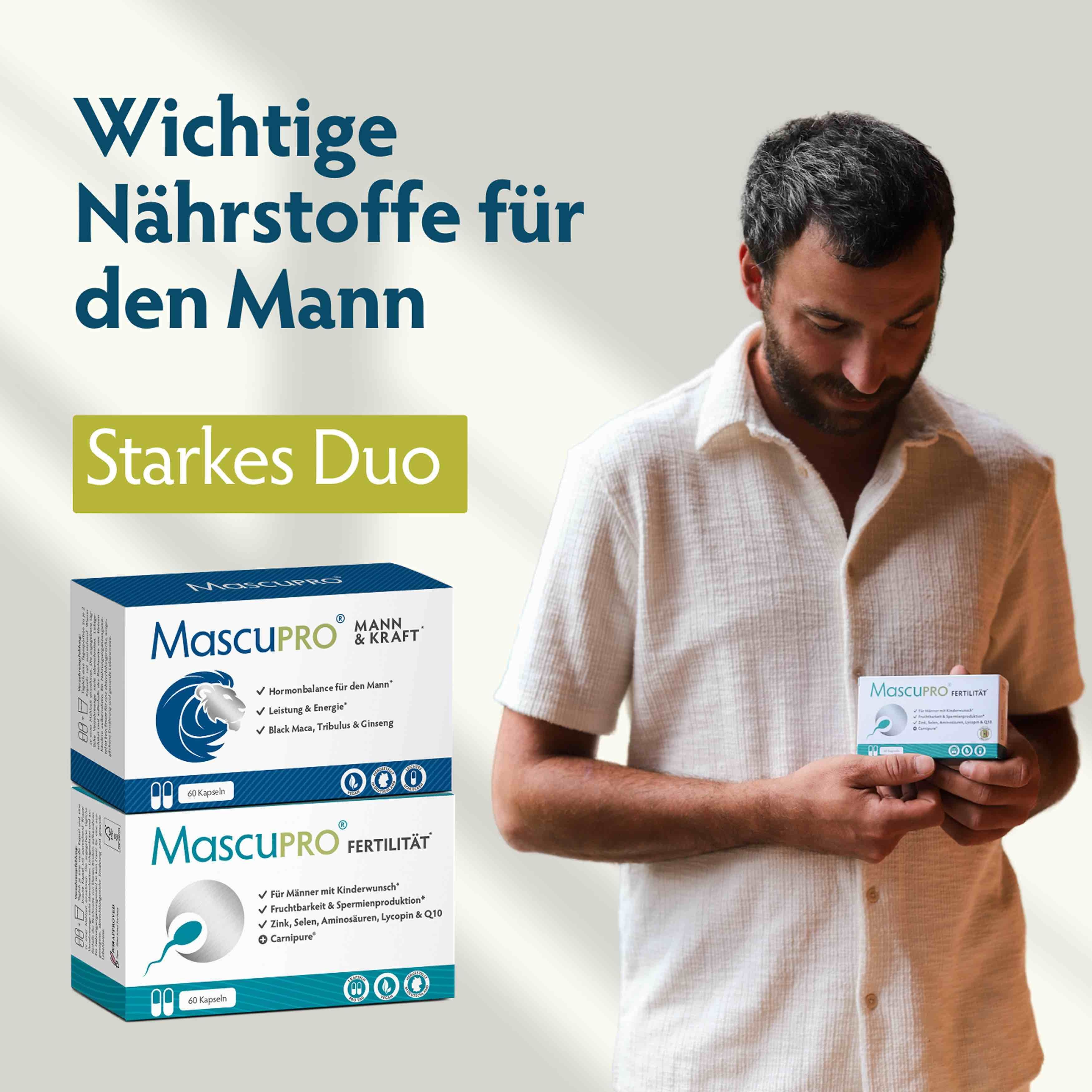 Mann hält zwei Packungen MascuPRO. Text: Wichtige Nährstoffe für den Mann. Starkes Duo. MascuPRO Mann & Kraft. MascuPRO Fertilität.