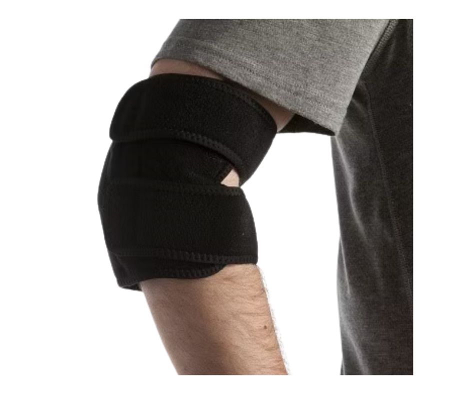 Schwarze Ellbogenbandage mit Klettverschluss, am Arm getragen. Sichtbare Magnetpads.