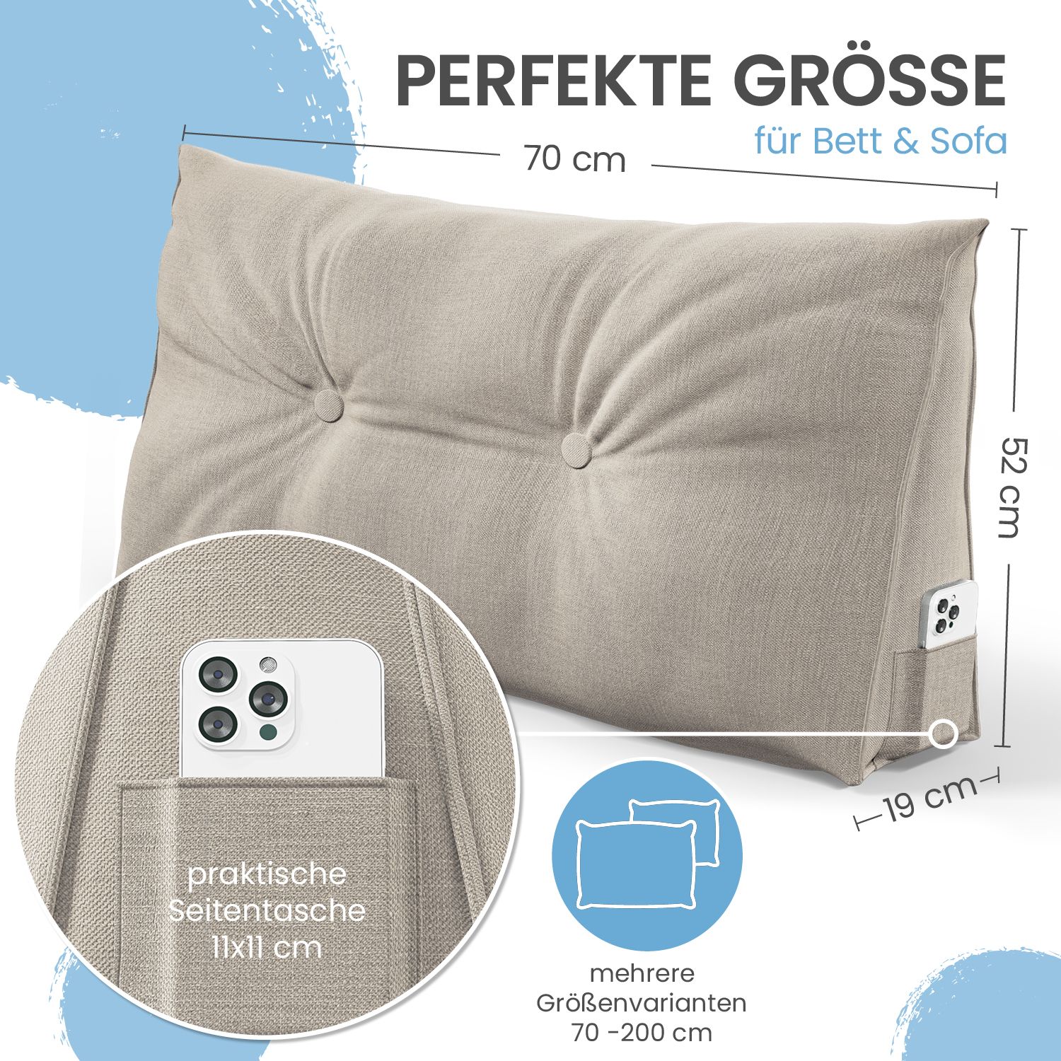 Beiges Stützkissen mit Knöpfen. Maße: 70x52x19 cm. Smartphone in Seitentasche. Text: Perfekte Größe für Bett & Sofa.