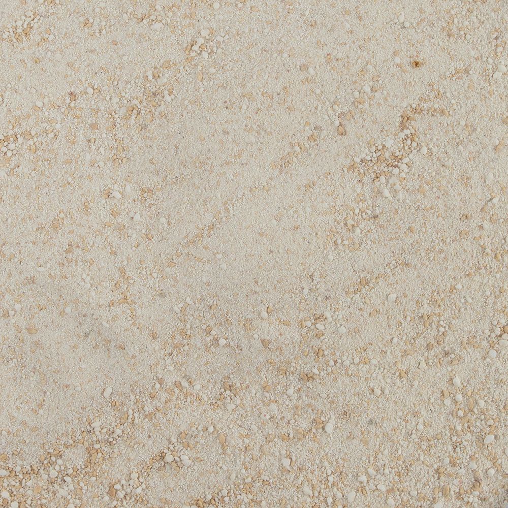 Nahaufnahme von hellbraunem, körnigem Pulver mit unregelmäßiger Textur.