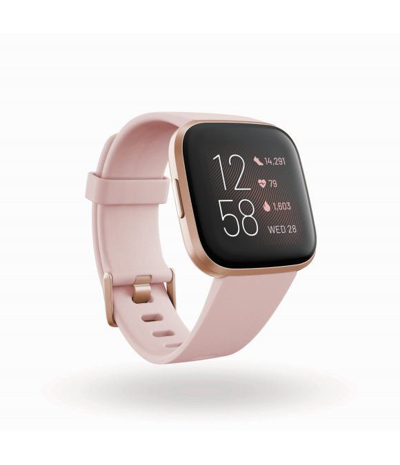 Fitness-Tracker mit rosafarbenem Armband und goldfarbenem Gehäuse. Schwarzer Bildschirm mit Uhrzeit und Gesundheitsdaten.