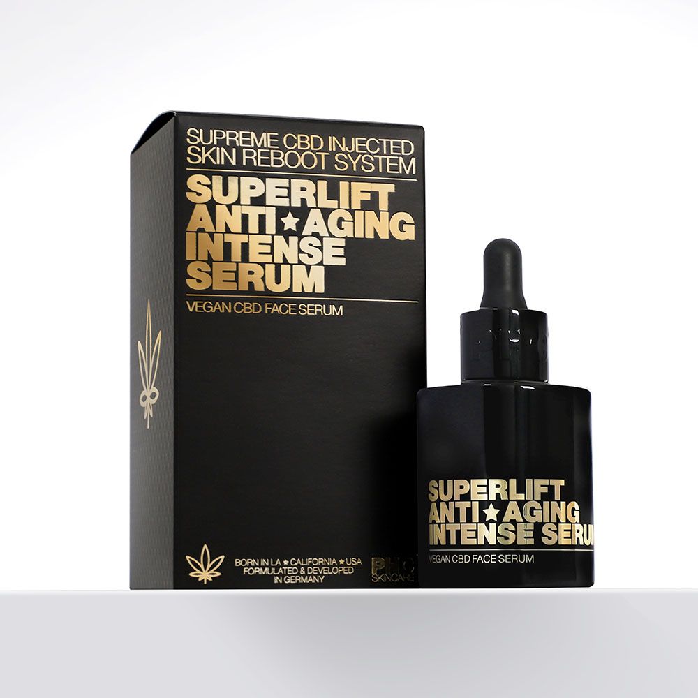 Schwarze Serumflasche und Schachtel. Goldfarbener Text: Superlift Anti-Aging Intense Serum. Vegan CBD Face Serum. Box mit Logo.