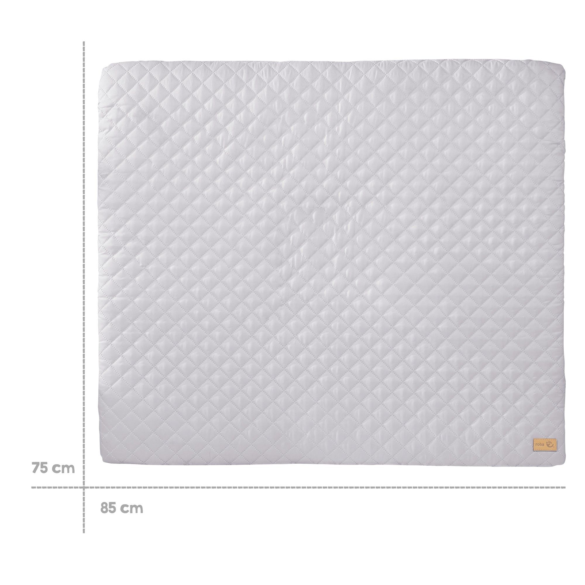 Weiße Wickelauflage mit quadratischem Steppmuster. Maße: 85 x 75 cm. Logo-Etikett unten rechts.