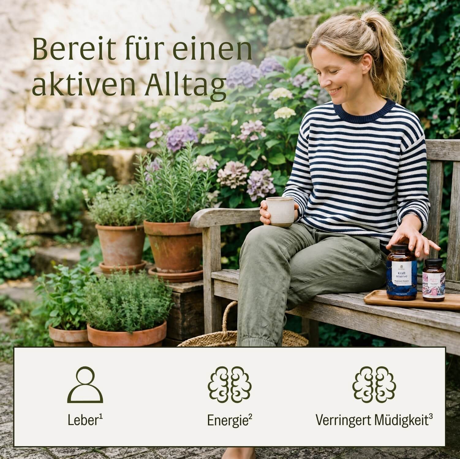 Zwei Flaschen Nahrungsergänzungsmittel, 'Kraft reserve' und 'Blüten rein'.