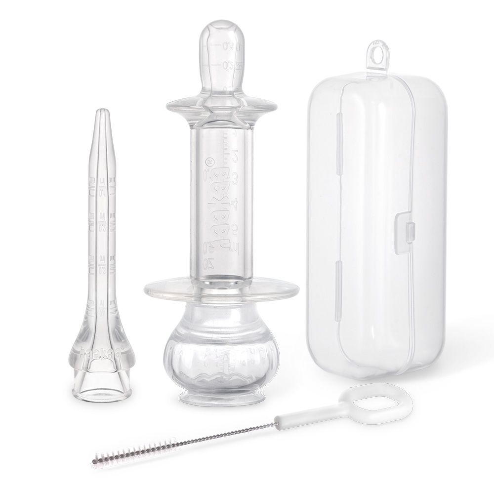 Set mit Fütterungsspritze, Spitze, Reinigungsbürste und Aufbewahrungsbox. Transparentes Kunststoffmaterial.