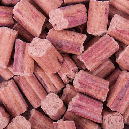 Zahlreiche, zylindrische, rosafarbene StiXX. Die Enden sind unregelmäßig geformt. Einige zeigen eine dunklere Maserung.