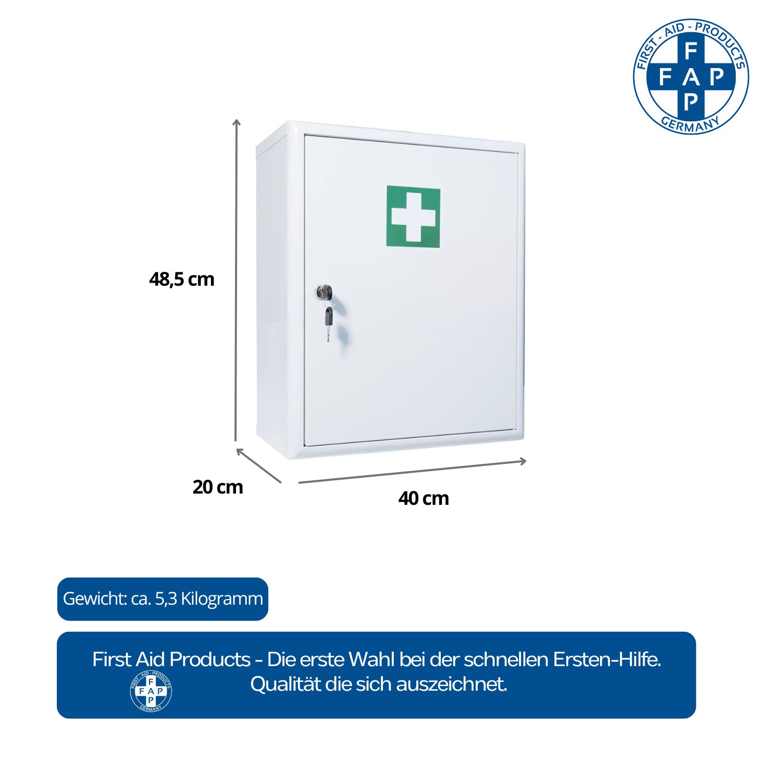 Weißer Verbandschrank mit grünem Kreuz. Abmessungen: 40x20x48,5 cm. FAP-Logo.