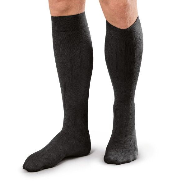 Kniestrümpfe, schwarz. Geripptes Muster. JOBST forMen Explore. Kompressionsstrümpfe für Männer.