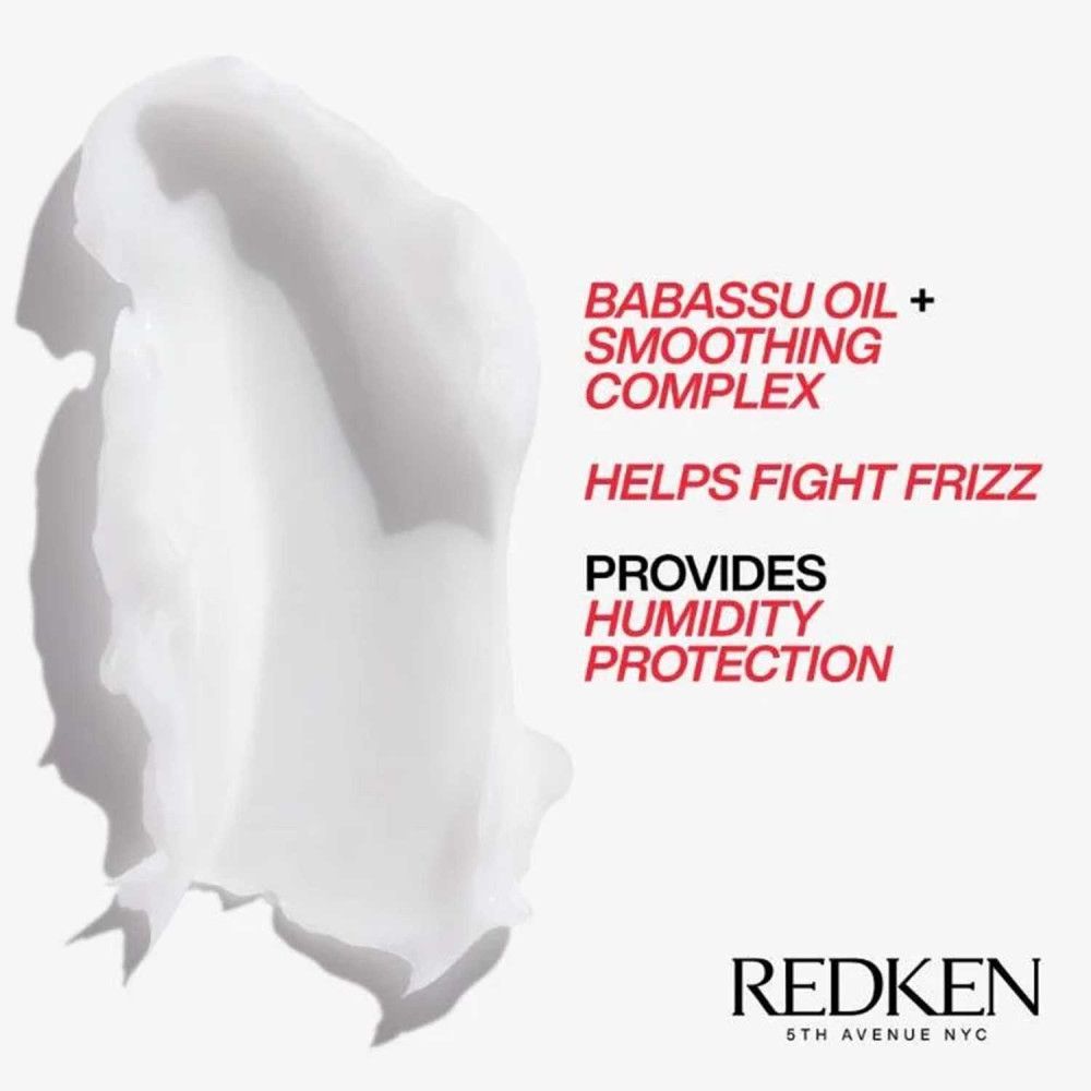 Weißes Produkt, Babassu-Öl + Smoothing Complex. Text: Bekämpft Frizz, bietet Feuchtigkeitsschutz. Marke: Redken.
