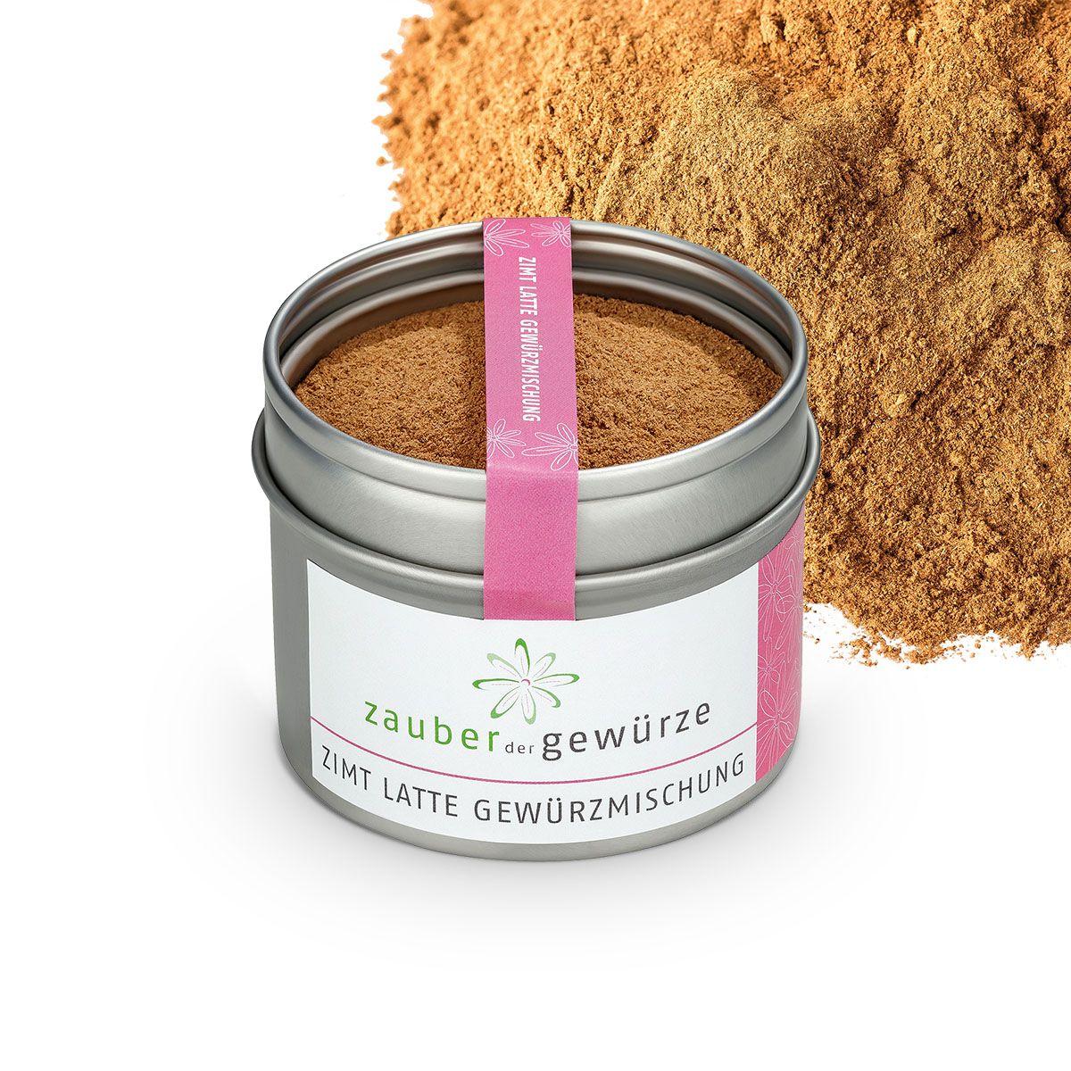 Offener Metallbehälter mit Zimt Latte Gewürzmischung. Rosa Band mit Text. Gewürzmischung daneben. Weißes Etikett mit Logo und Produktbezeichnung.
