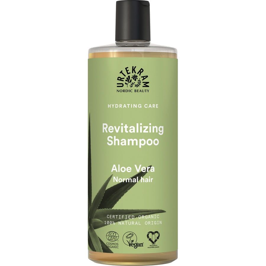 Grüne Shampoo-Flasche mit schwarzem Deckel. Aufschrift: Revitalizing Shampoo, Aloe Vera, Normales Haar. Zertifizierungen.