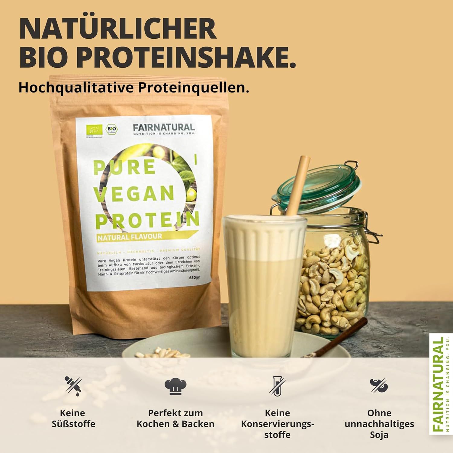 Beutel mit Bio Protein, Glas mit Shake, Glas mit Cashewnüssen. Text: Natürlicher Bio Proteinshake. Keine Süßstoffe, Konservierungsstoffe, Soja.