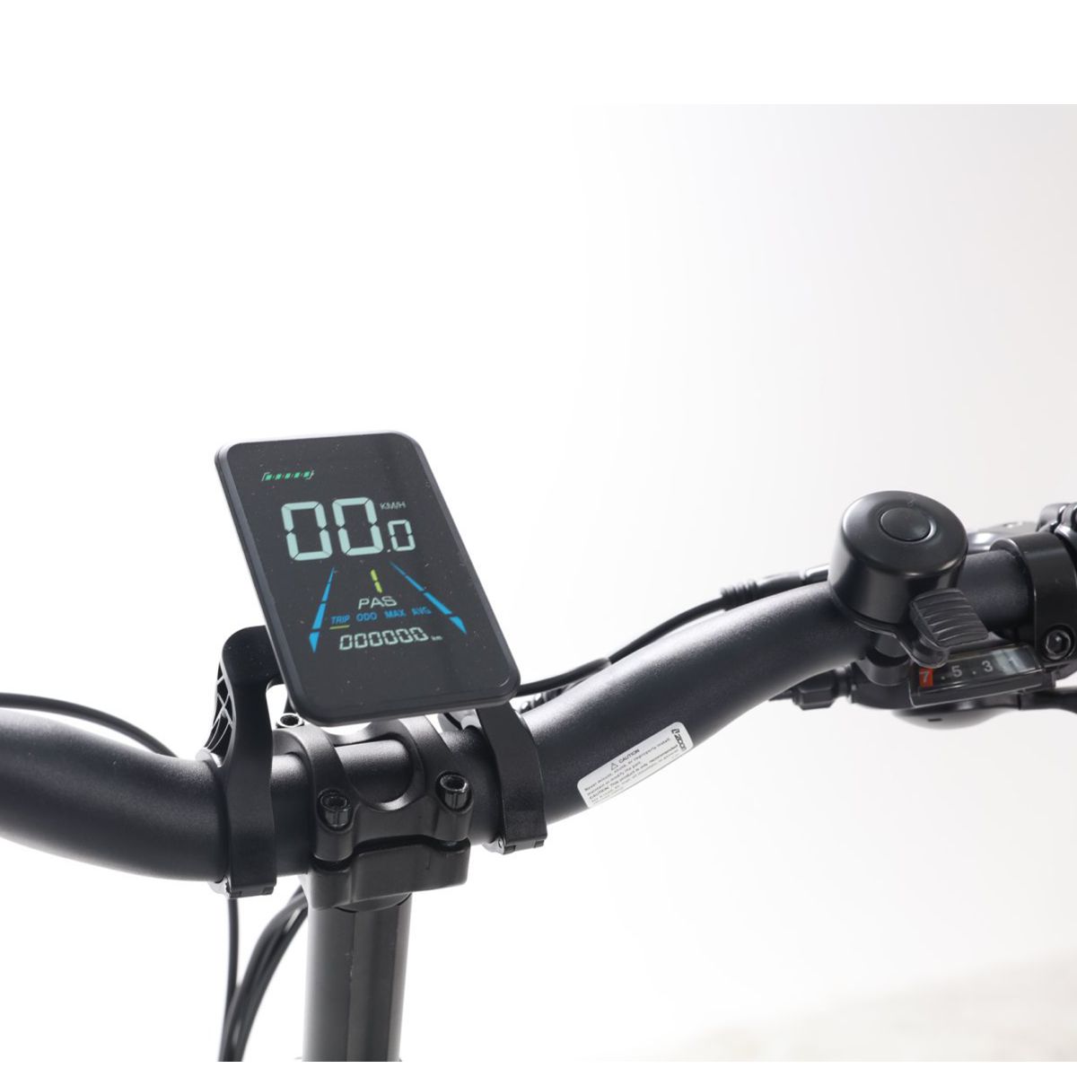 Lenker mit Display. Zeigt Geschwindigkeit, PAS und andere Informationen. Schwarze Klingel.