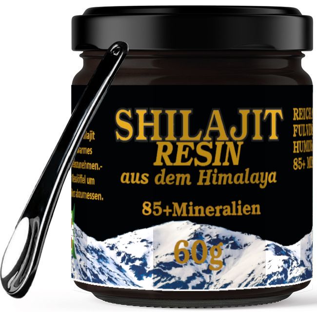 Glas mit schwarzem Deckel und Etikett mit Shilajit Resin-Aufschrift, Löffel daneben. Berge im Hintergrund. 60g.