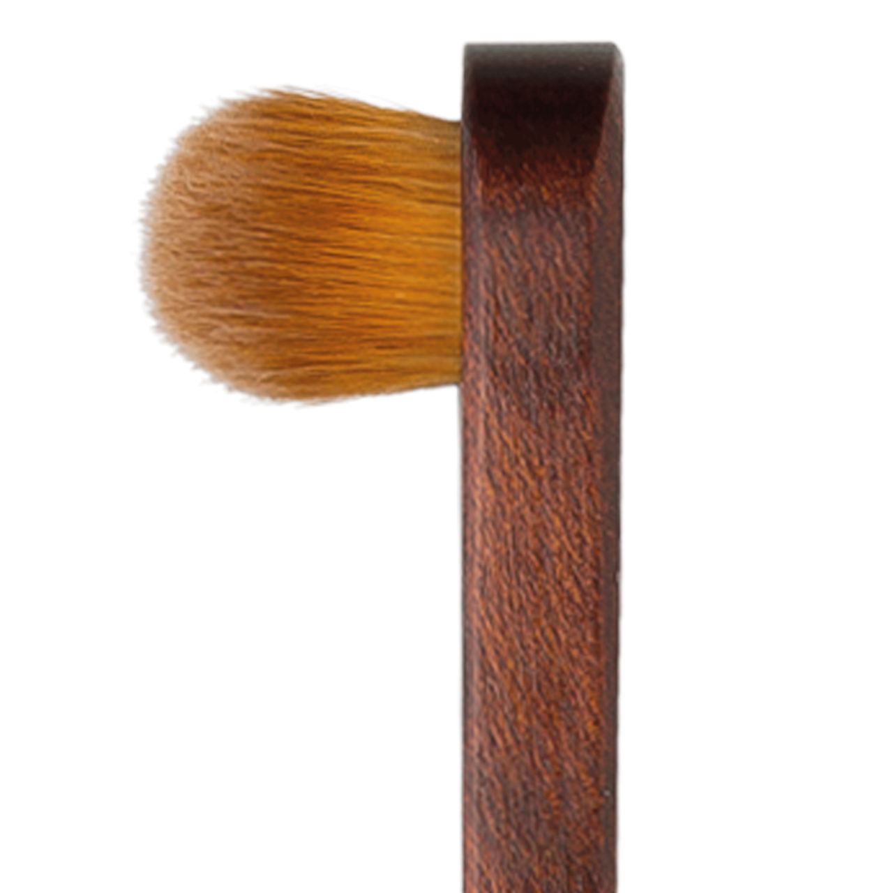 Nahaufnahme eines Pinsels mit Holzgriff und rundem Pinselkopf. Der Griff ist braun, der Pinselkopf hellbraun.