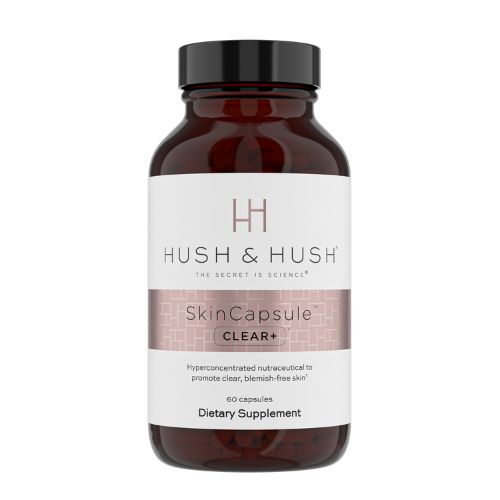 Braune Glasflasche mit Kapseln. Aufschrift: HUSH & HUSH SkinCapsule CLEAR+. 60 Kapseln. Nahrungsergänzungsmittel.