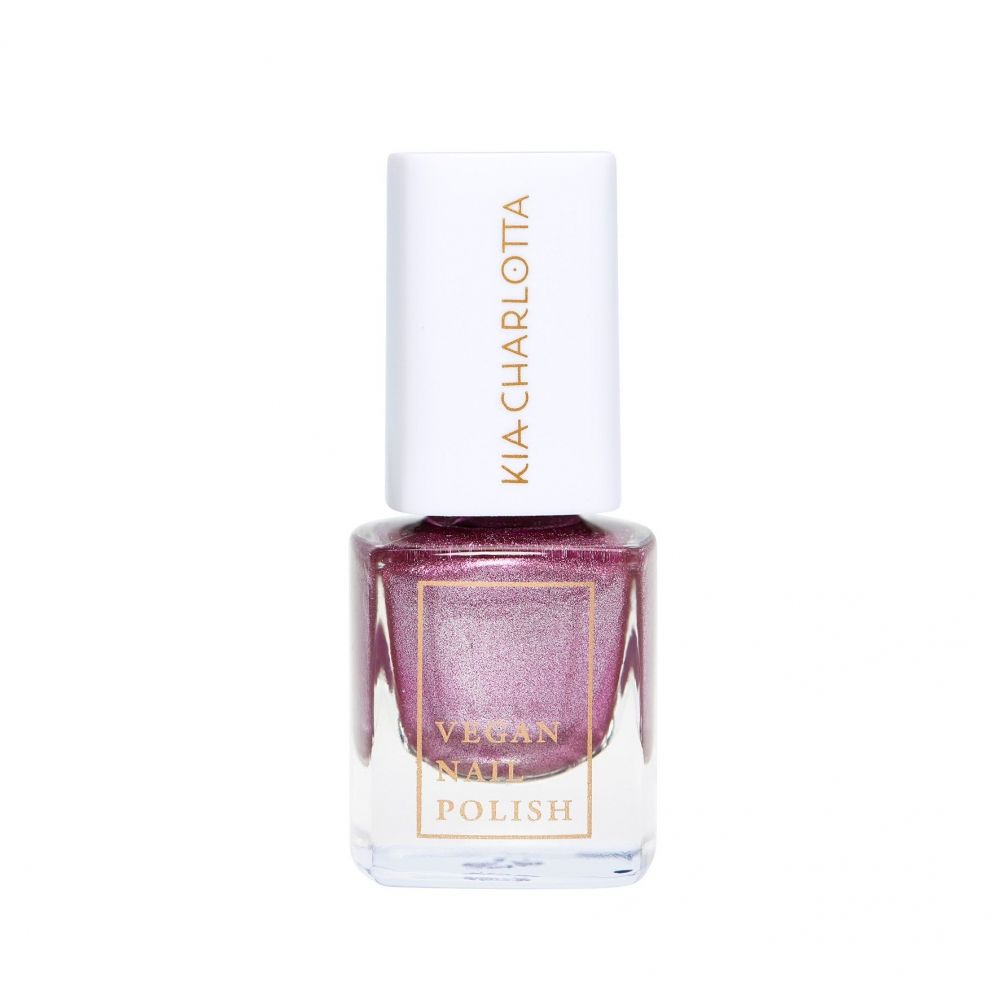 Nagellackflasche mit weißem Deckel. Auf dem Deckel steht "KIA CHARLOTTA". Der Lack ist rosa mit Glitzer. Auf dem Etikett steht "VEGAN NAIL POLISH".