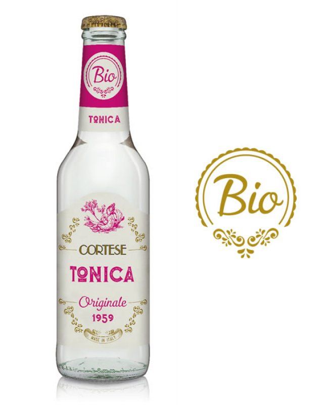 Eine klare Glasflasche mit Cortese Bio Tonica. Das Etikett zeigt den Markennamen, 'Tonica', 'Originale 1959' und ein 'Bio'-Logo. Die Flasche hat einen goldenen Deckel und ein pinkfarbenes Band am Hals. Ein separates 'Bio'-Logo ist rechts platziert.