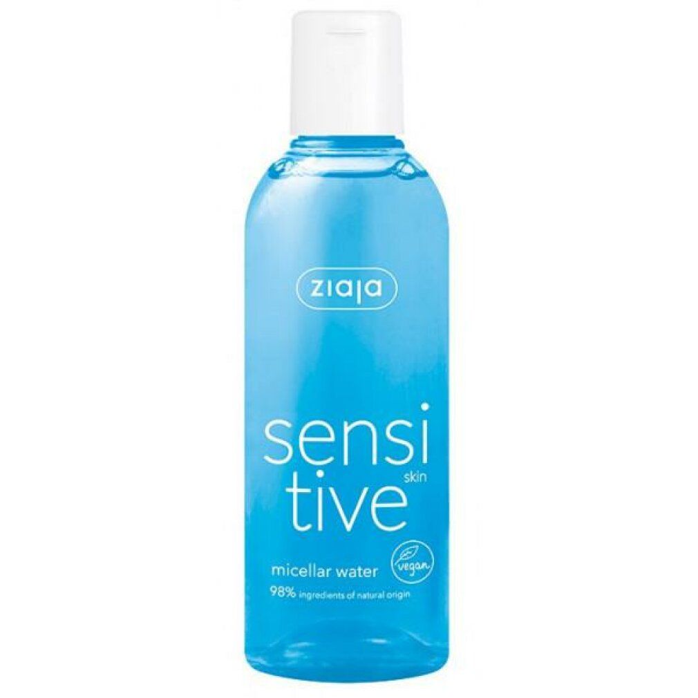 Blaue Flasche mit weißem Deckel. Aufschrift: Ziaja, sensitive skin, Mizellenwasser. Vegan-Siegel. 98% Inhaltsstoffe natürlichen Ursprungs.
