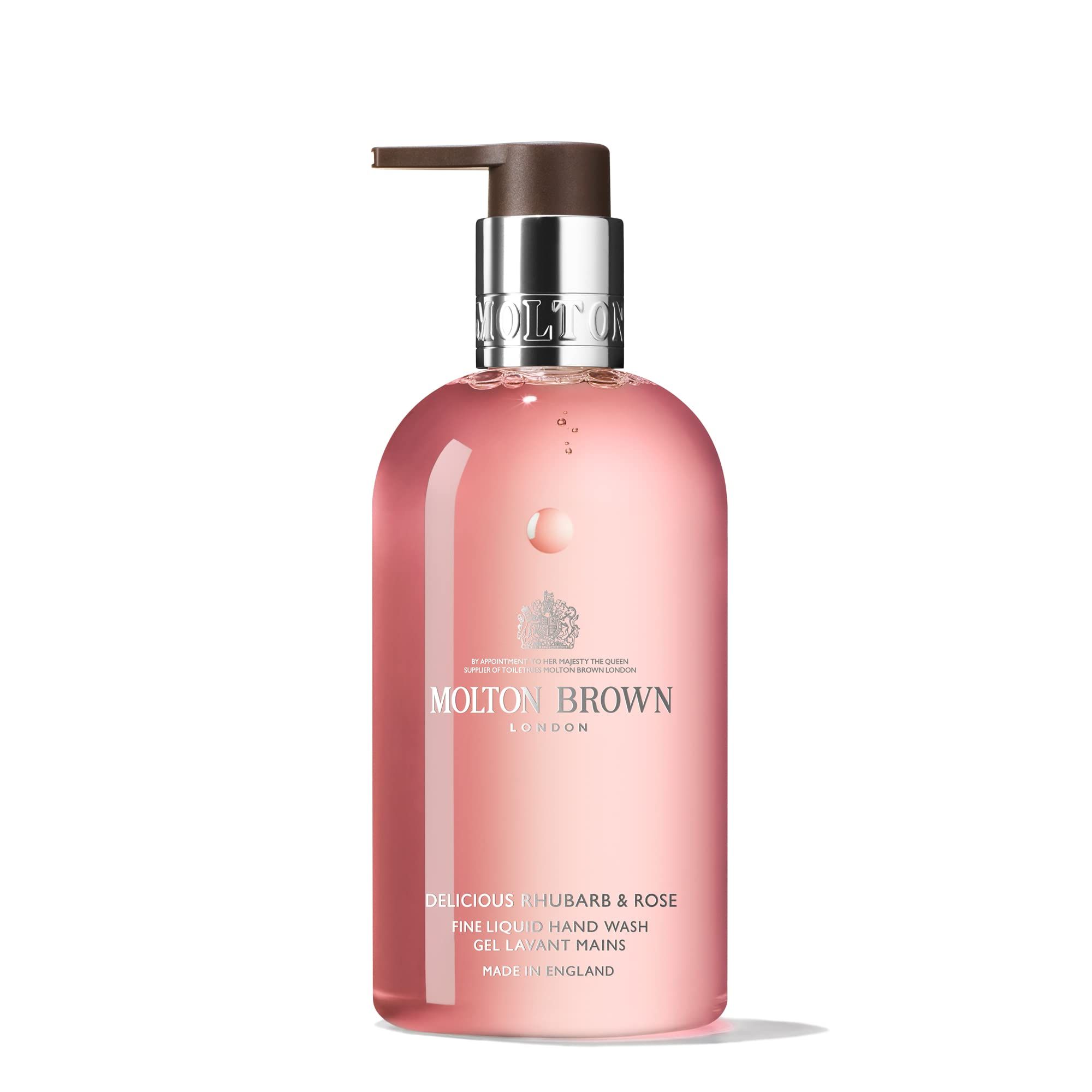 Rosa Flüssigseife mit Pumpe. Aufschrift: Molton Brown, Delicious Rhubarb & Rose. Made in England.