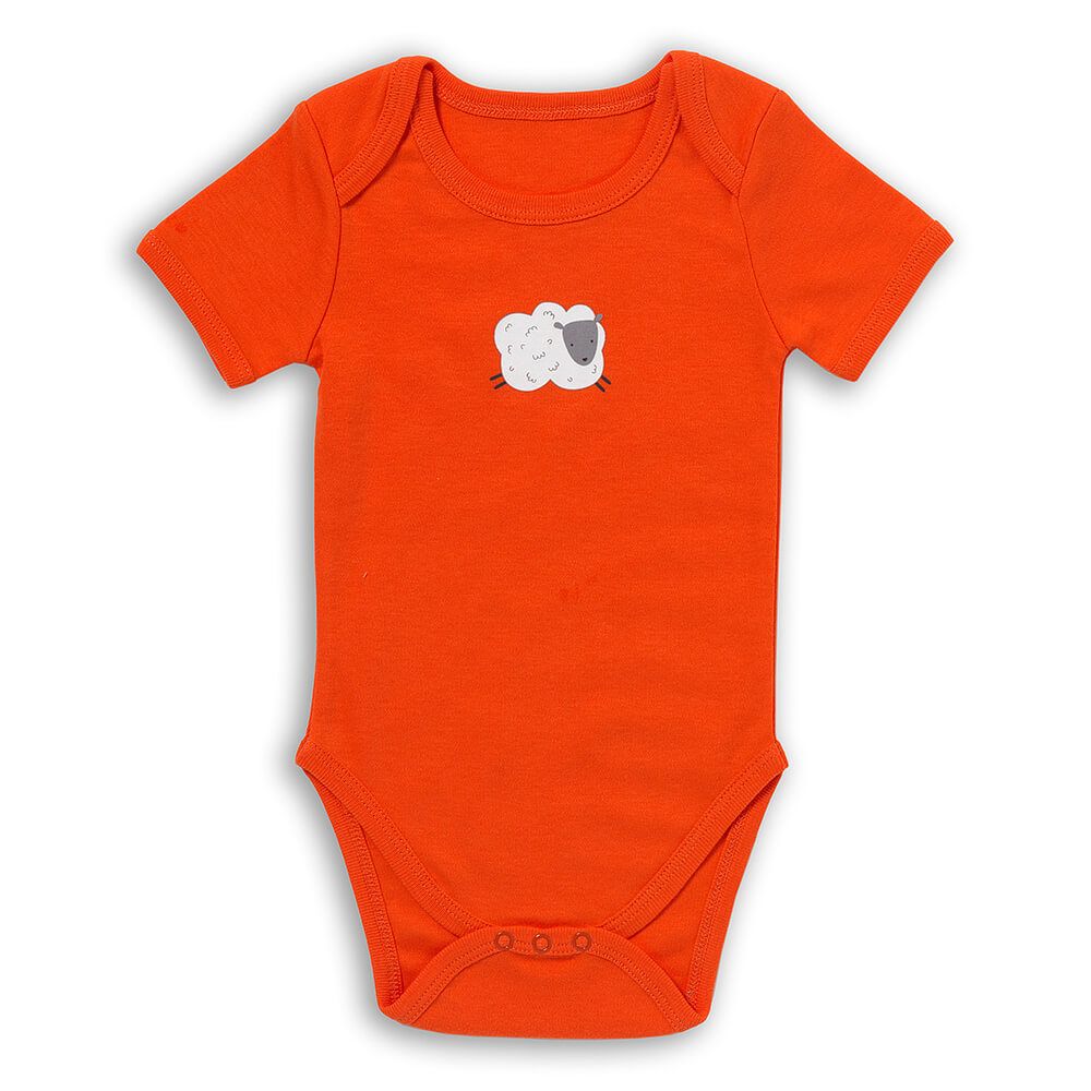 Oranger Baby-Body mit kurzem Arm. Aufdruck: Schaf. Material: Bio-Baumwolle. Größe 80.