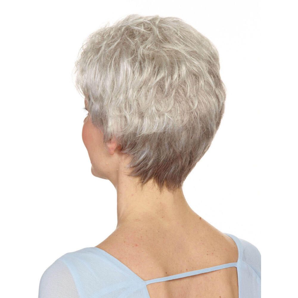 Kurzhaarperücke, graue Farbe, Frau mit blauem Oberteil. Rückansicht.