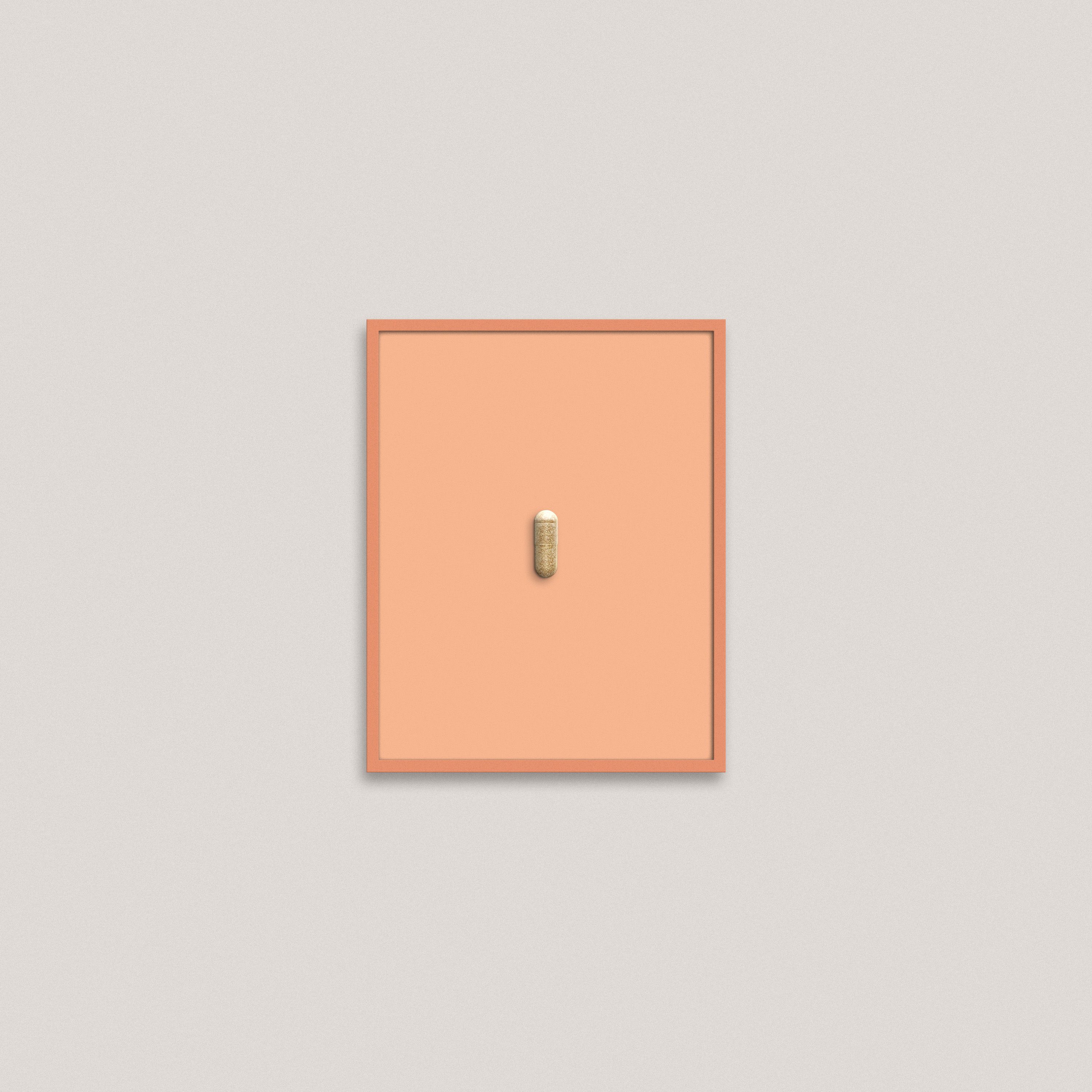 Quadratische, orangefarbene Fläche mit goldfarbener Kapsel in der Mitte, umrahmt von einem orangefarbenen Rahmen.