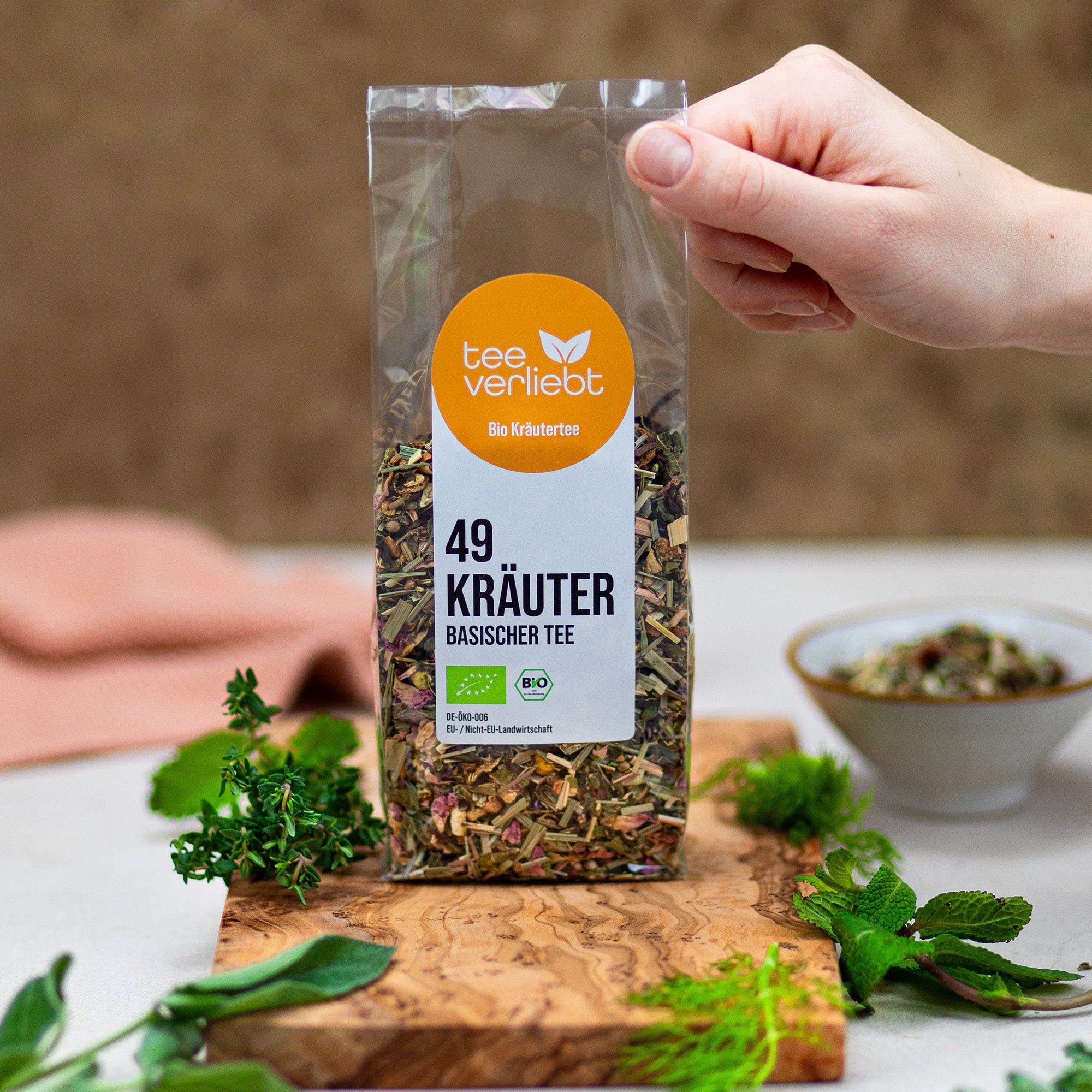 teeverliebt - 49 Kräuter Basischer Tee Bio loser Kräutertee