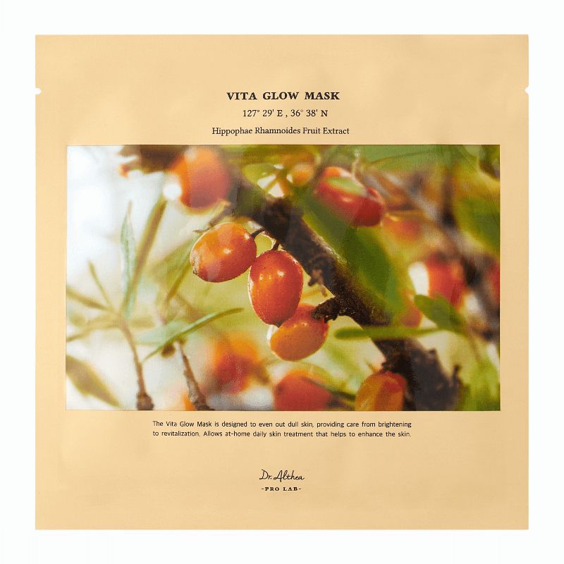 Gesichtsmaske in goldfarbener Verpackung. Aufdruck: VITA GLOW MASK, Hippophae Rhamnoides Fruit Extract. Abbildung von Beeren.