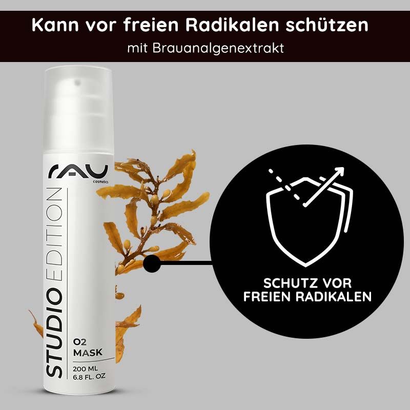 Weiße Flasche mit Sprühkopf. Text: STUDIO EDITION, O2 MASK, 200 ml, 6.8 FL. OZ. Braunalgenextrakt und Schutzsymbol.