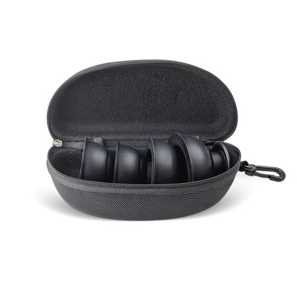 Schwarze Sport Cups in einer schwarzen, offenen Hülle. Die Cups sind in verschiedenen Größen.