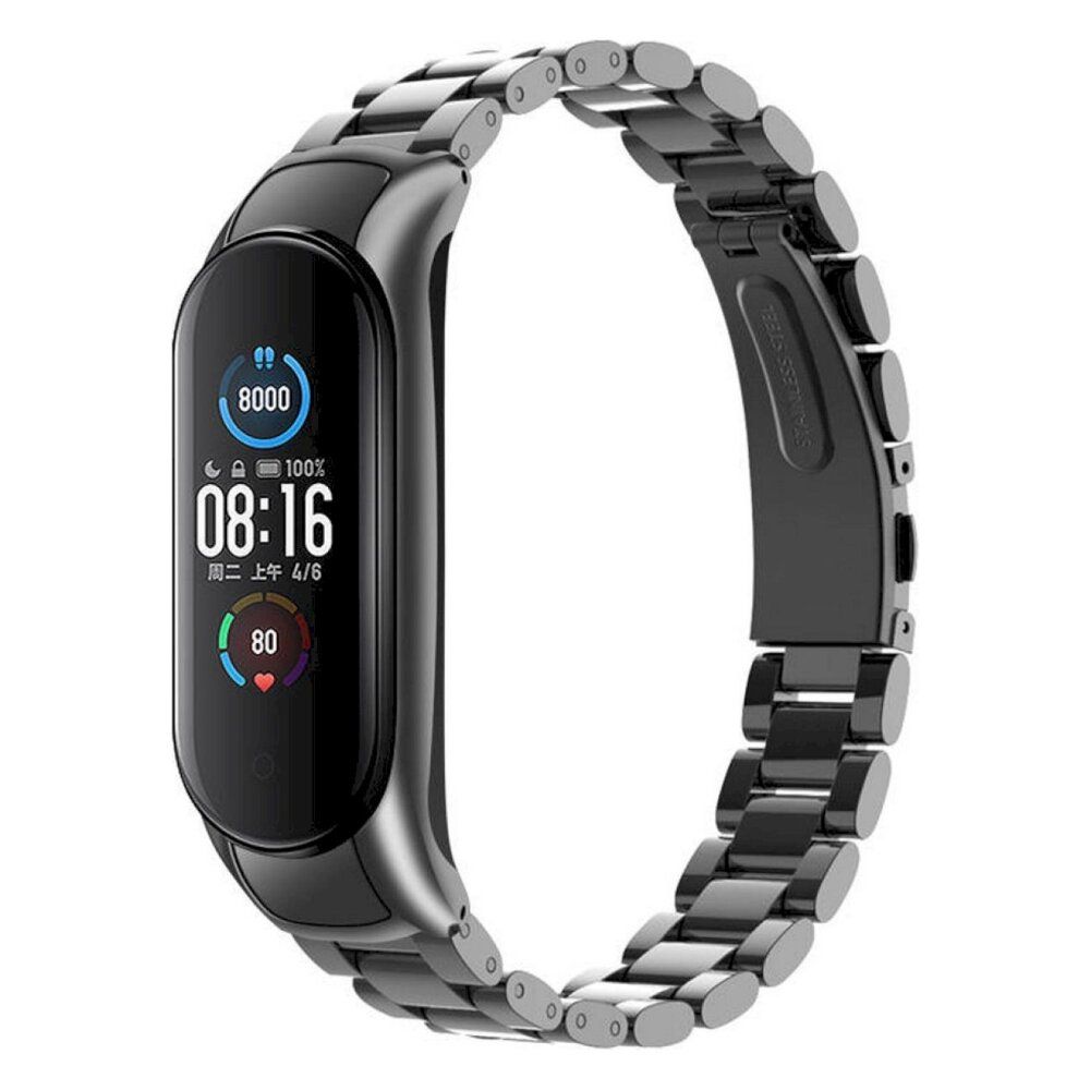 Schwarze Smartwatch mit Metallarmband. Das Display zeigt Uhrzeit, Datum und Gesundheitsdaten. Das Armband ist aus Metallgliedern gefertigt.