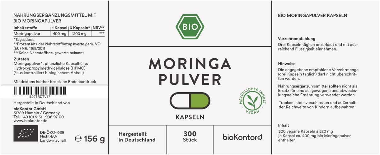 Etikett mit Informationen zu Moringa Pulver Kapseln. Enthält Angaben zu Inhaltsstoffen, Dosierung, und Hersteller. Bio-Siegel und veganes Logo.