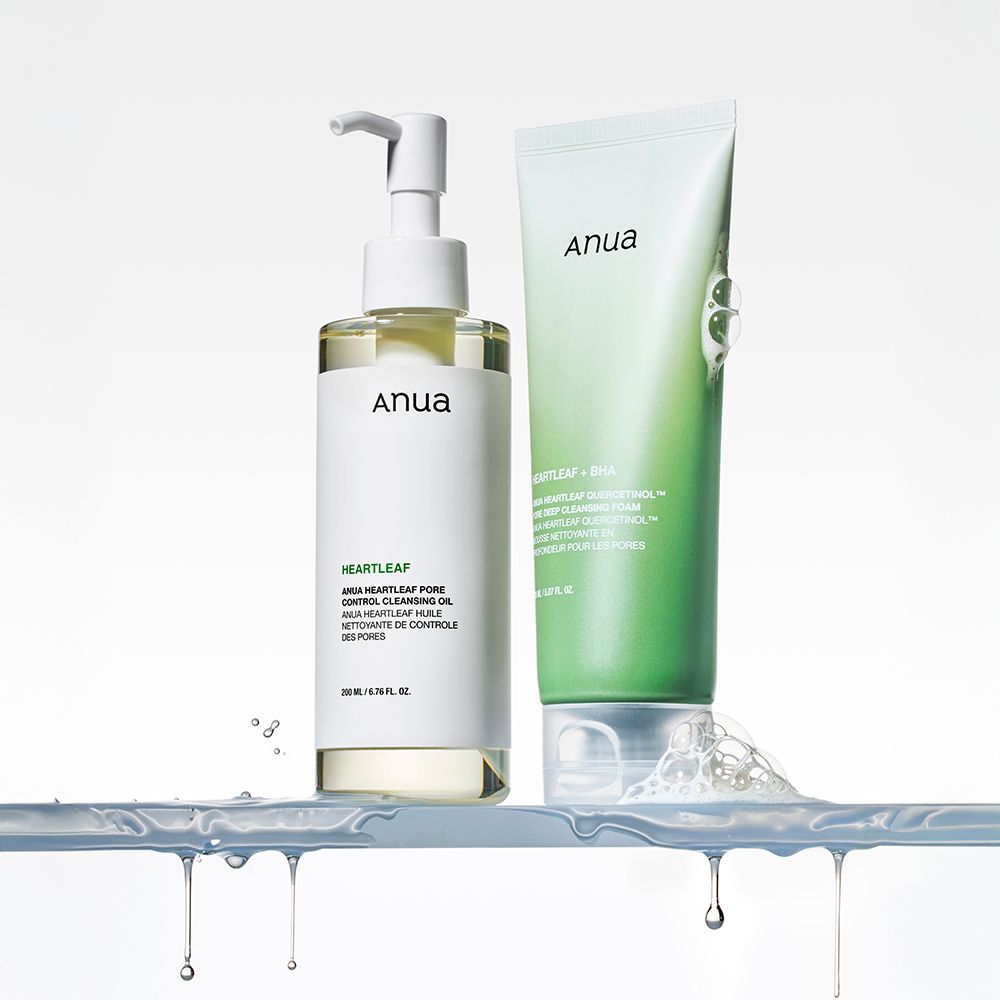 Anua Heartleaf Pore Deep Cleansing Set mit Wasser und Schaum.