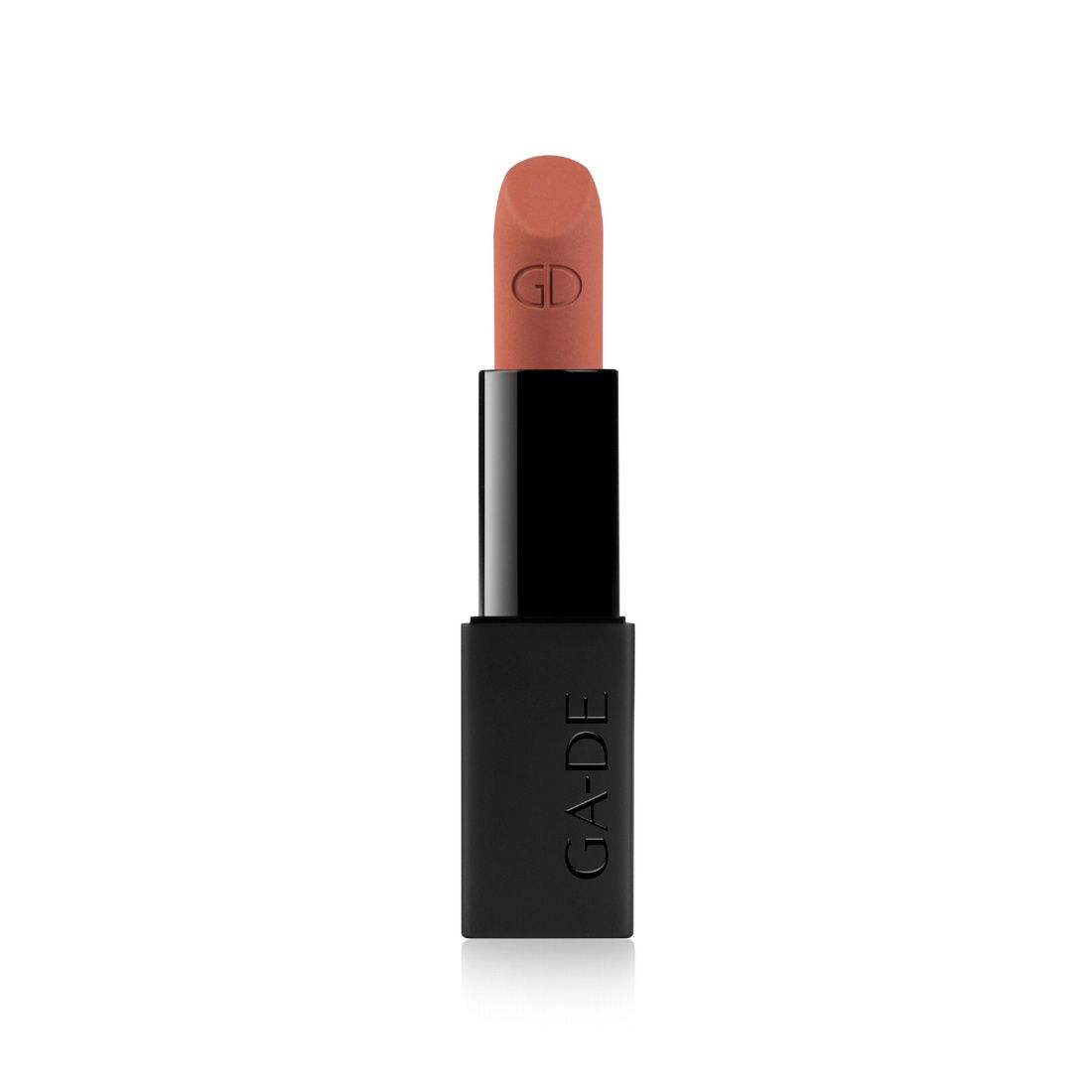 Lippenstift mit matter Textur. Schwarzer, rechteckiger Behälter mit Schriftzug GA-DE. Lippenstift in Rosé-Braun, mit GD-Logo.