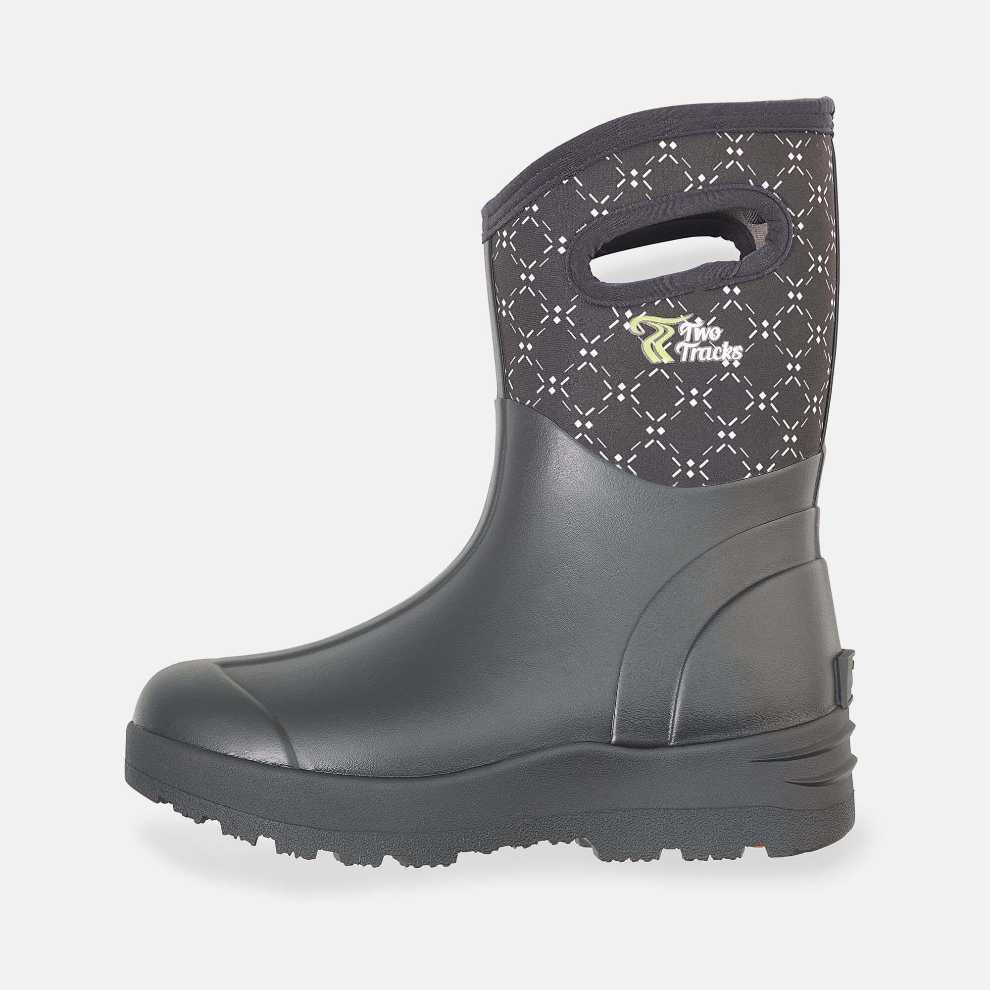 Schwarzer Stiefel mit breiter Passform. Oberteil mit Muster. Marke: The Tracks. Gummisohle.