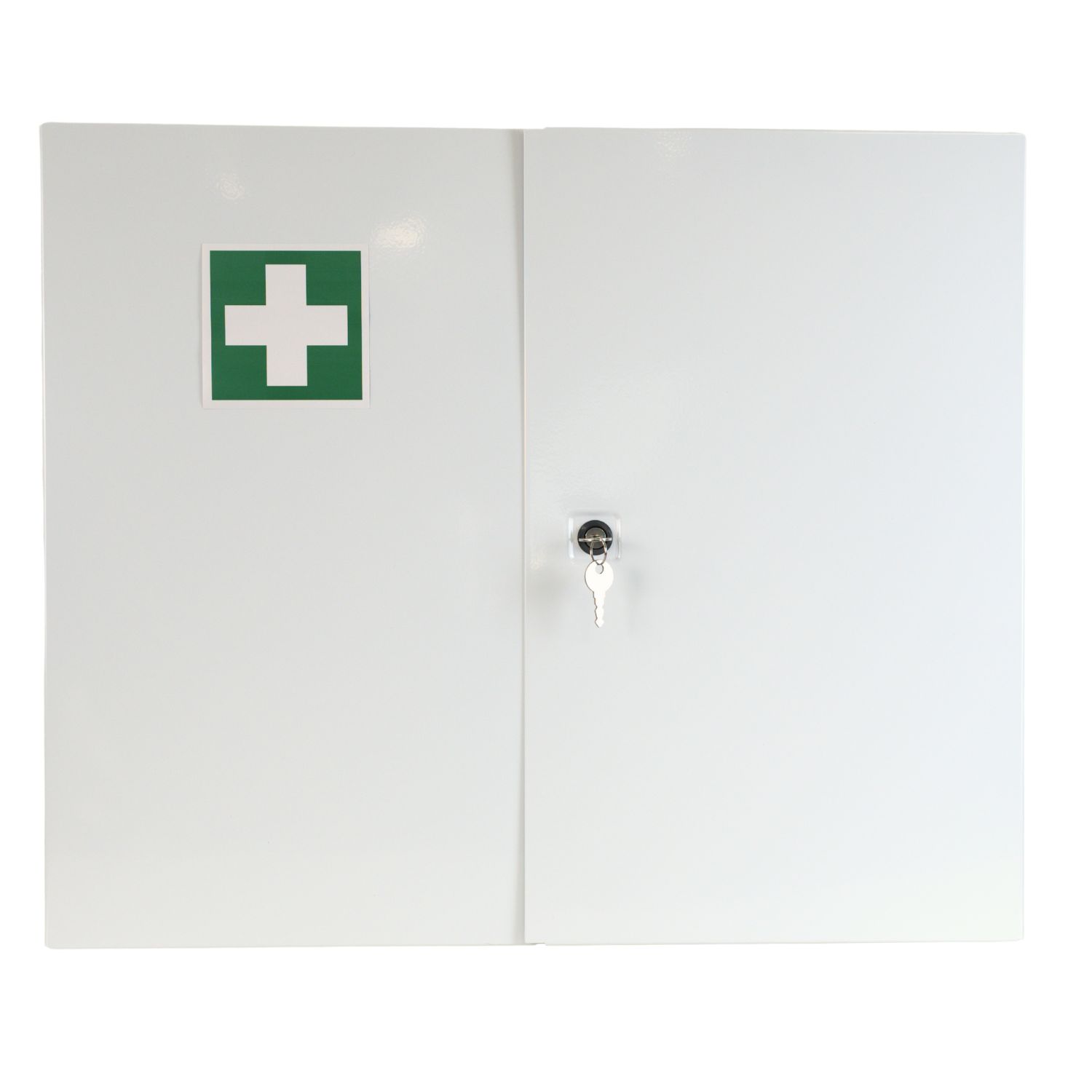 Geschlossener weißer Verbandschrank mit grünem Kreuz. Metallschrank mit Schloss und Schlüssel.